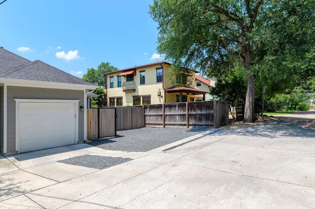 1004 E 13th Street Austin TX 78702