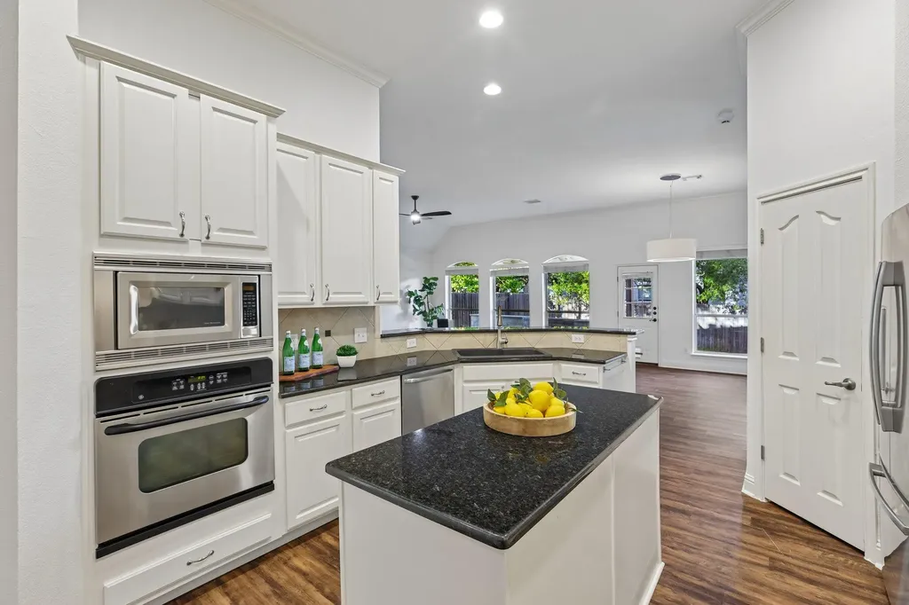 1017 Horseback Hollow Austin TX 78732