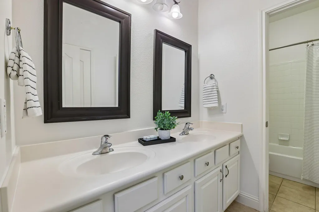 1017 Horseback Hollow Austin TX 78732