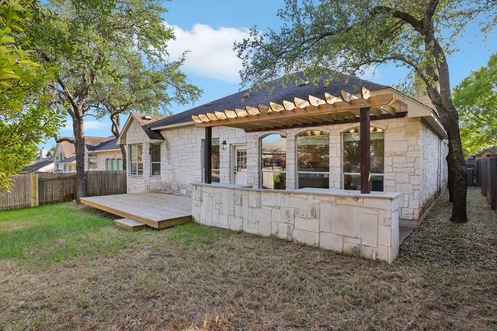1017 Horseback Hollow Austin TX 78732