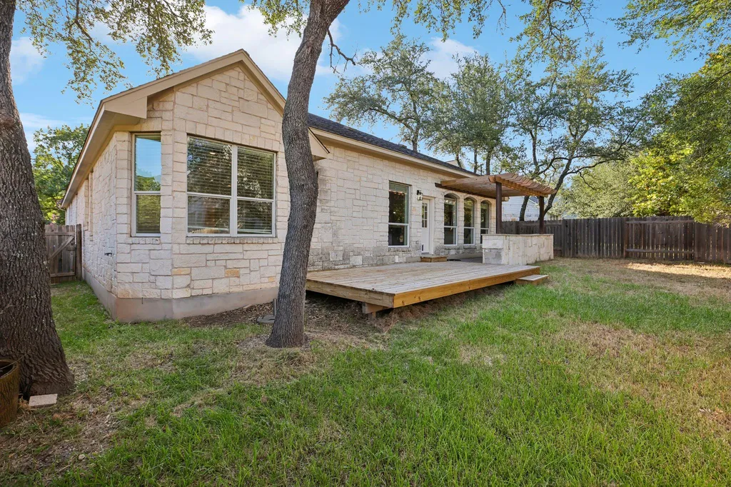 1017 Horseback Hollow Austin TX 78732