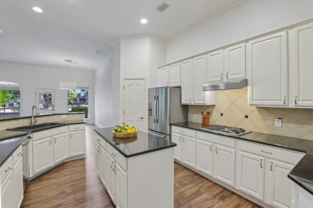 1017 Horseback Hollow Austin TX 78732