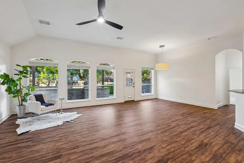 1017 Horseback Hollow Austin TX 78732