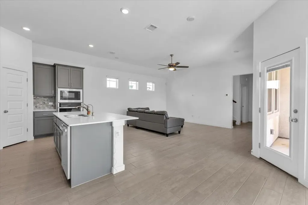 12620 Penguin Path Manor TX 78653