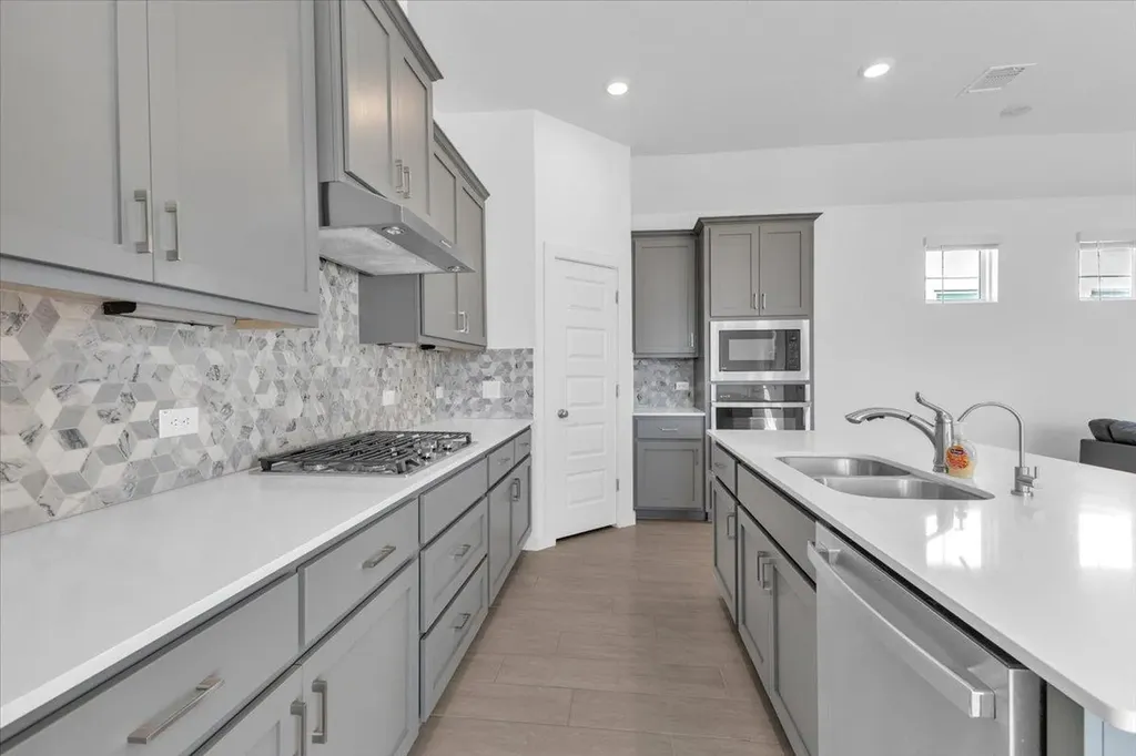 12620 Penguin Path Manor TX 78653