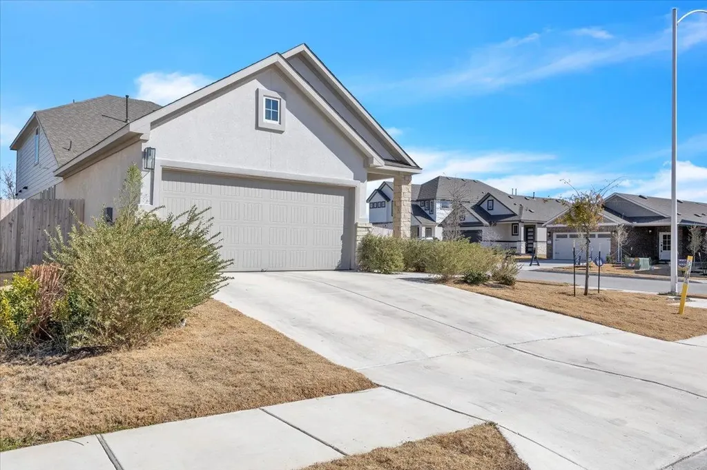 12620 Penguin Path Manor TX 78653