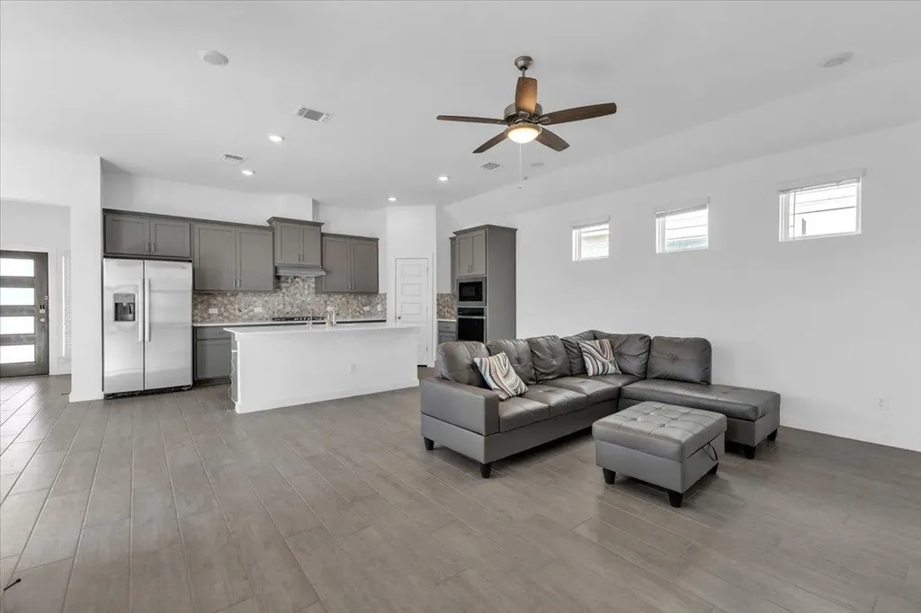 12620 Penguin Path Manor TX 78653
