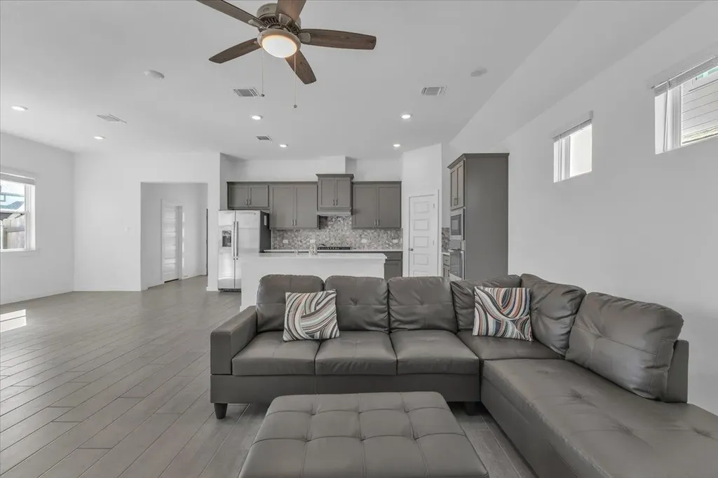 12620 Penguin Path Manor TX 78653