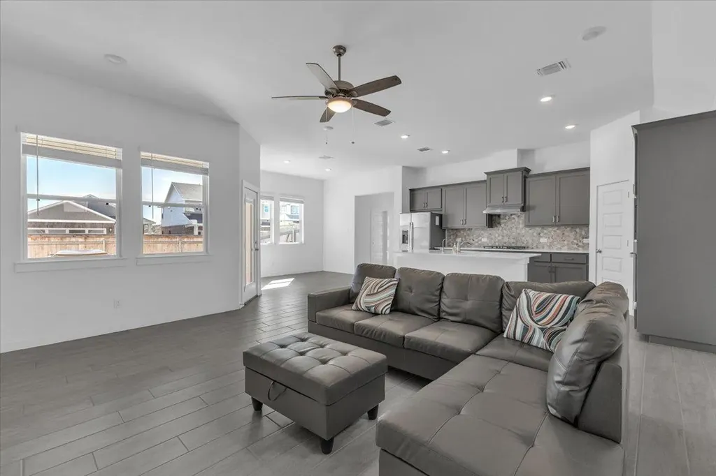 12620 Penguin Path Manor TX 78653