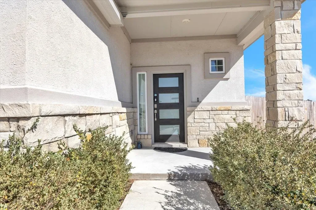 12620 Penguin Path Manor TX 78653