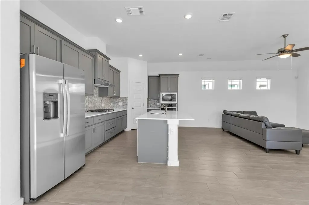 12620 Penguin Path Manor TX 78653