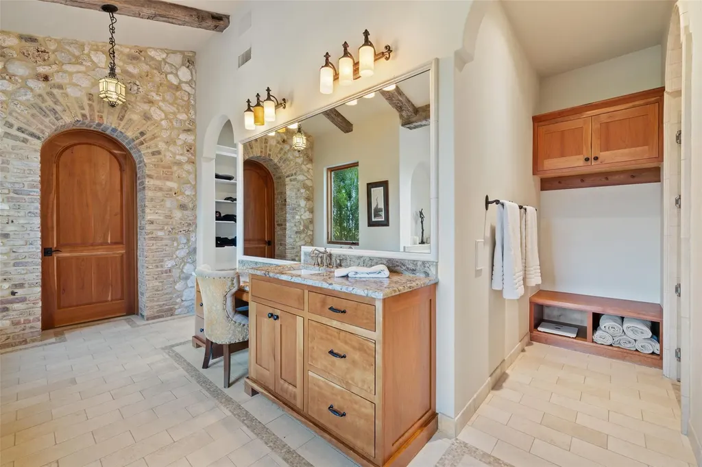 418 Cattle Trail Drive Dripping Springs TX 78620