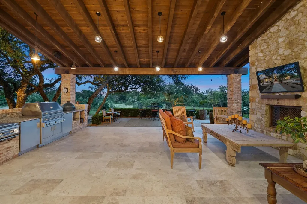 418 Cattle Trail Drive Dripping Springs TX 78620