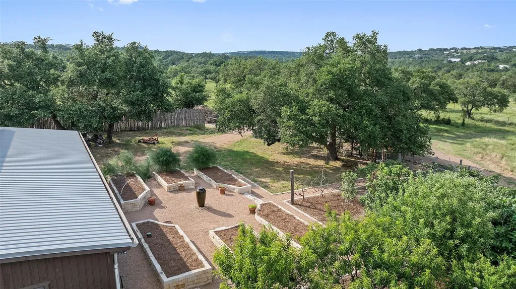 418 Cattle Trail Drive Dripping Springs TX 78620