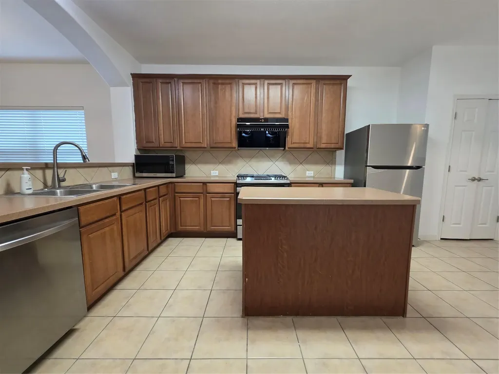 148 Black Cap Run Buda TX 78610
