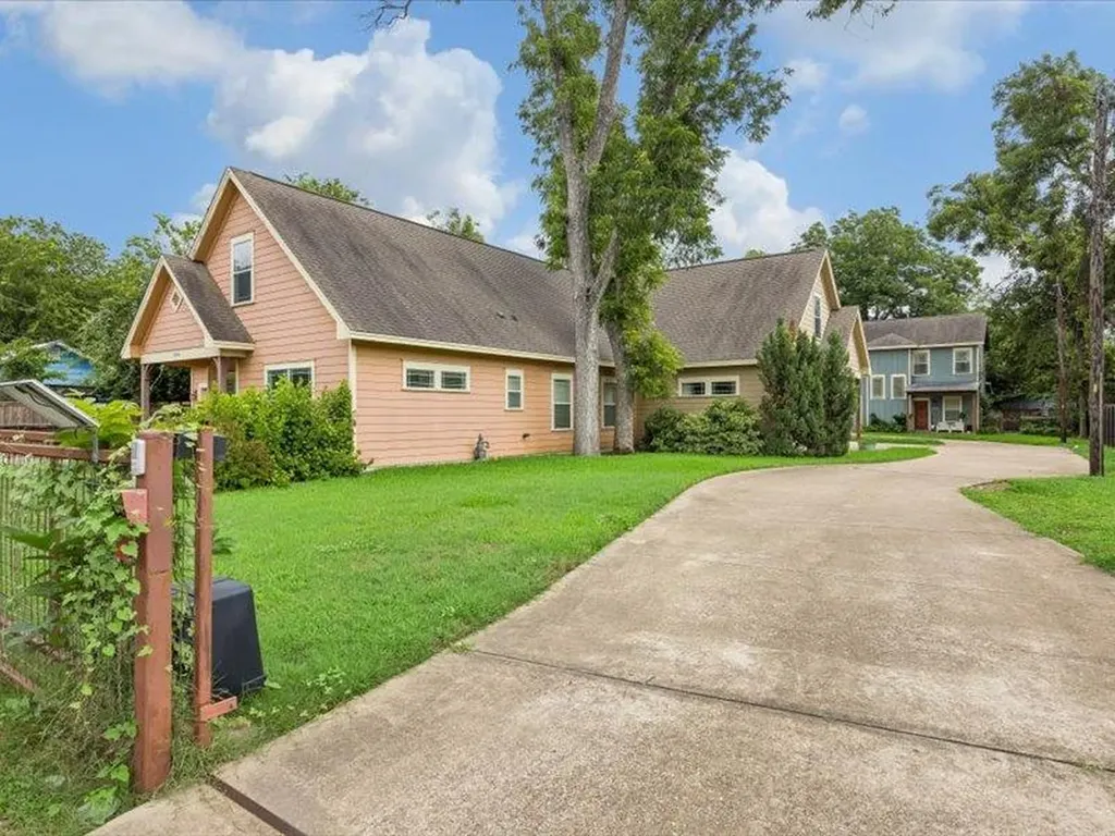 3211 Holton Street Austin TX 78702