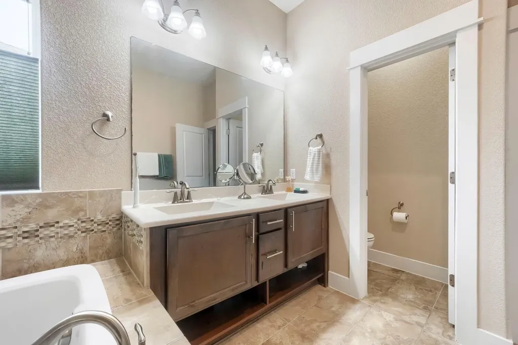 805 Waterfall Way Austin TX 78753