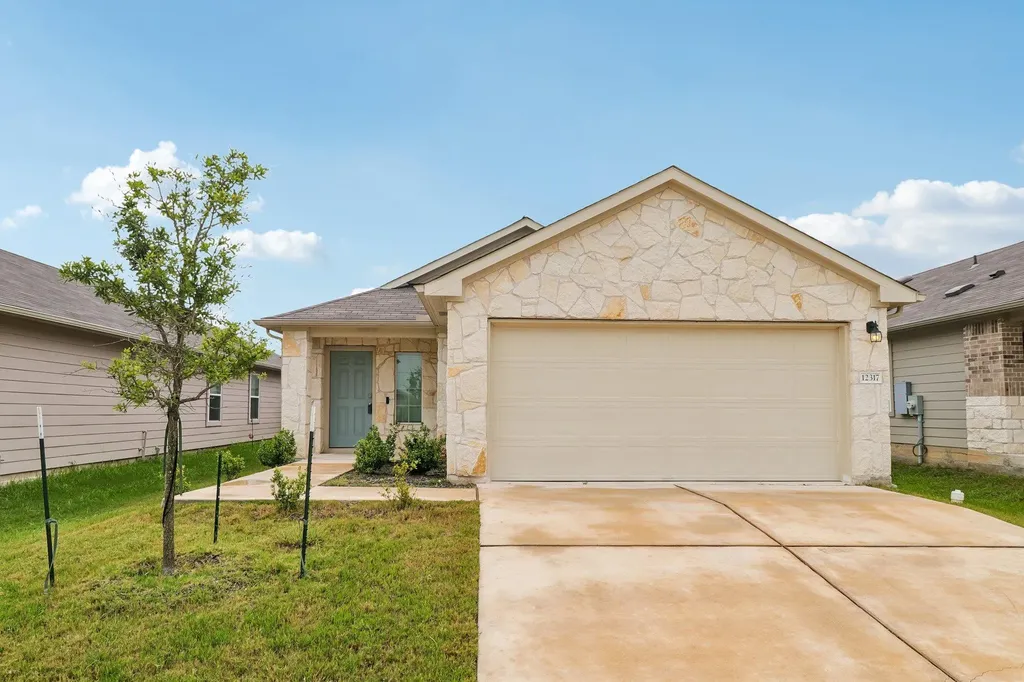 12317 Token Trail Elgin TX 78621