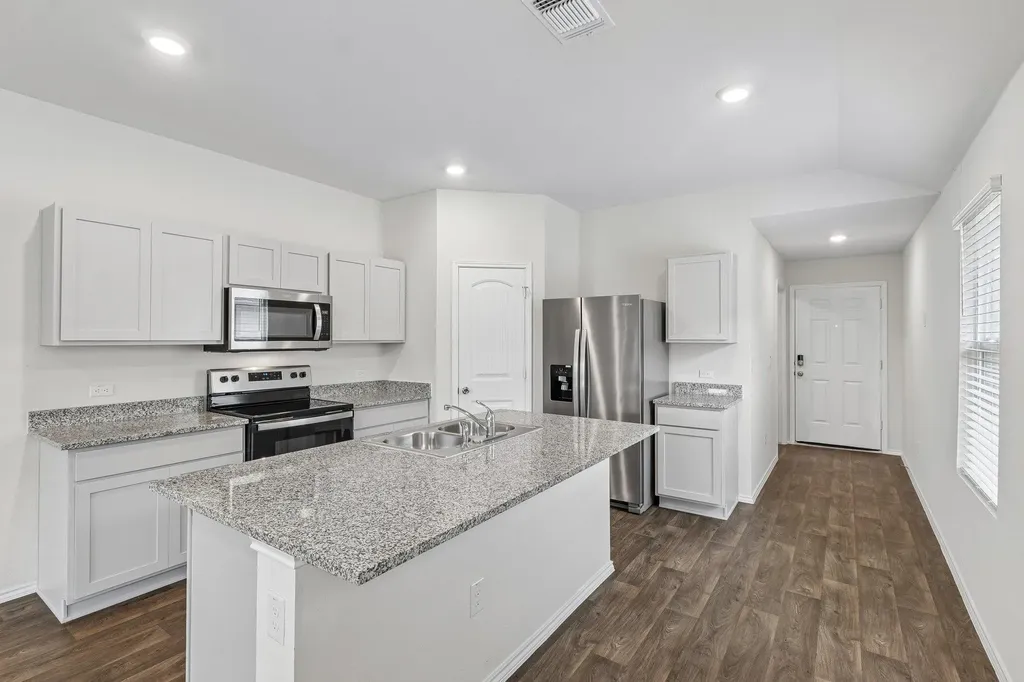 12317 Token Trail Elgin TX 78621