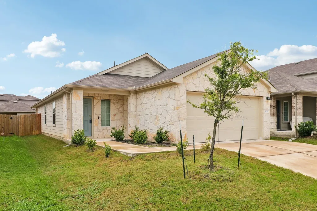 12317 Token Trail Elgin TX 78621