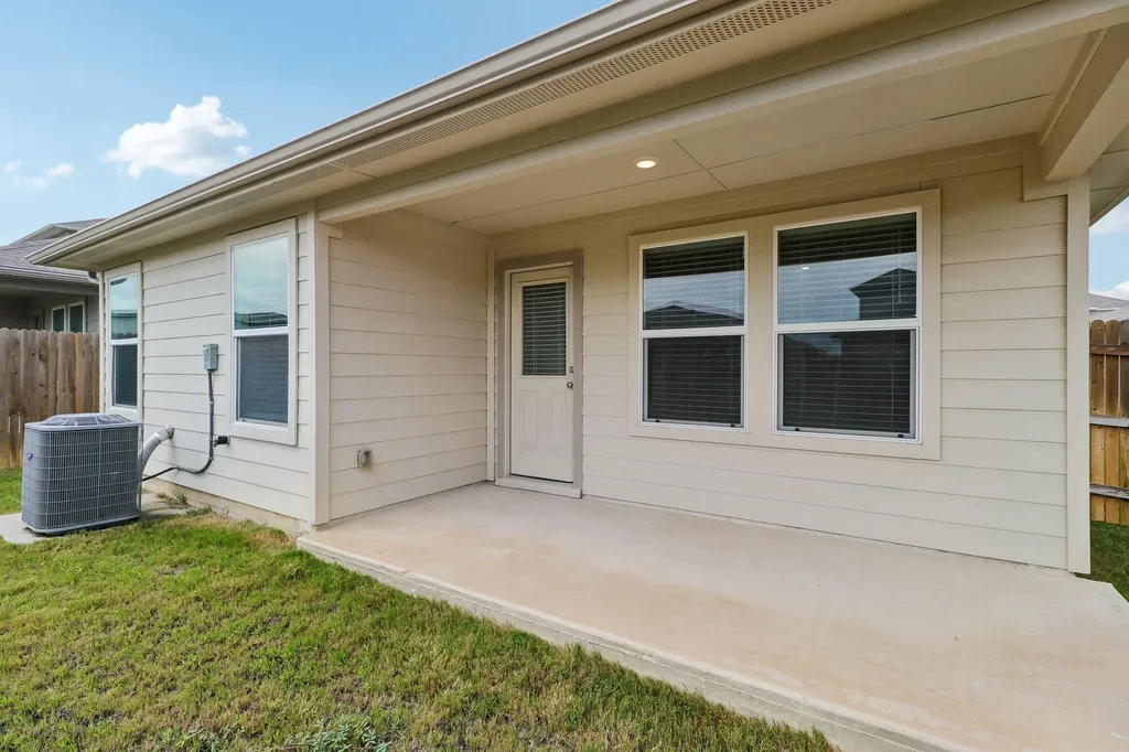 12317 Token Trail Elgin TX 78621