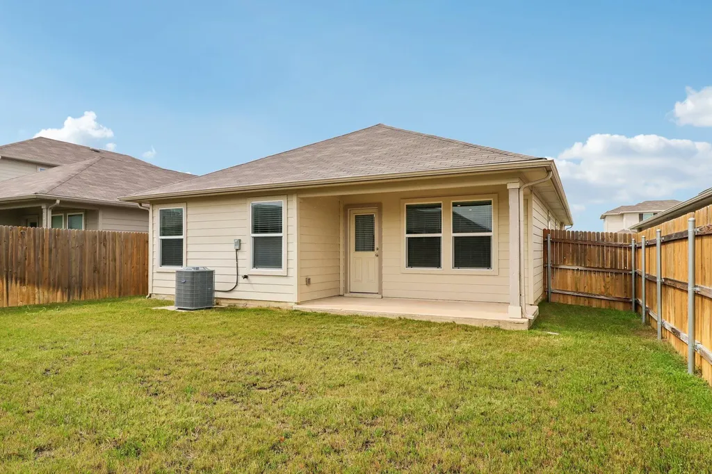 12317 Token Trail Elgin TX 78621