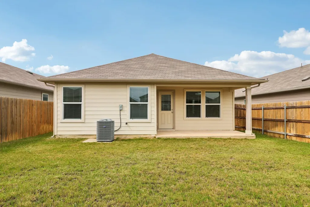 12317 Token Trail Elgin TX 78621
