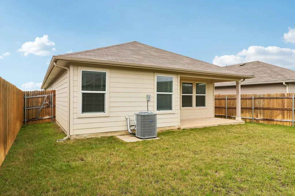 12317 Token Trail Elgin TX 78621