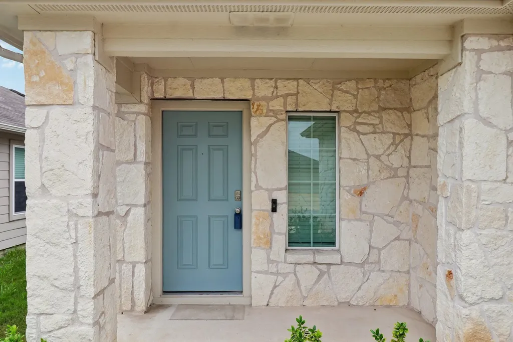 12317 Token Trail Elgin TX 78621