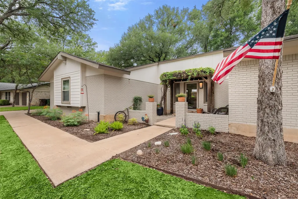 302 S Lake Creek Drive Round Rock TX 78681