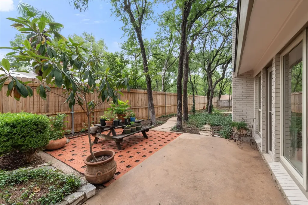 302 S Lake Creek Drive Round Rock TX 78681