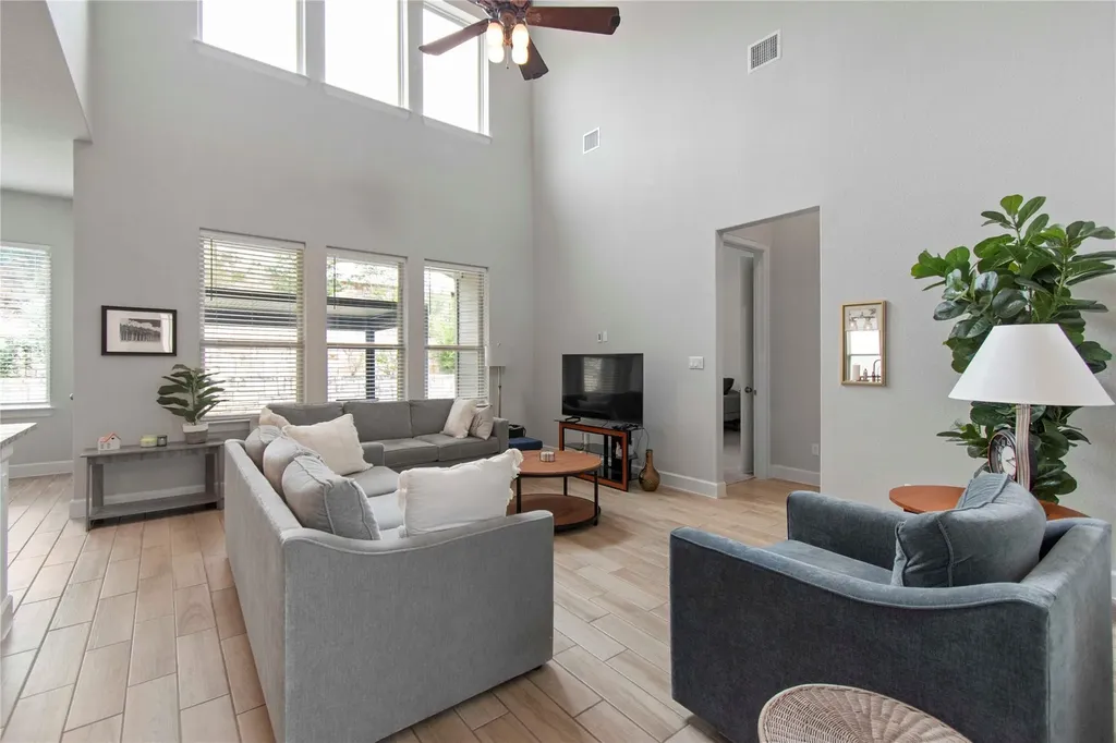 231 Village Oaks Austin TX 78737
