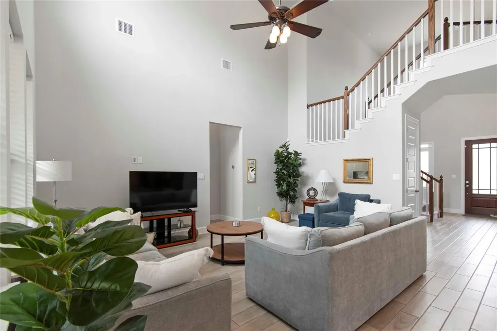 231 Village Oaks Austin TX 78737