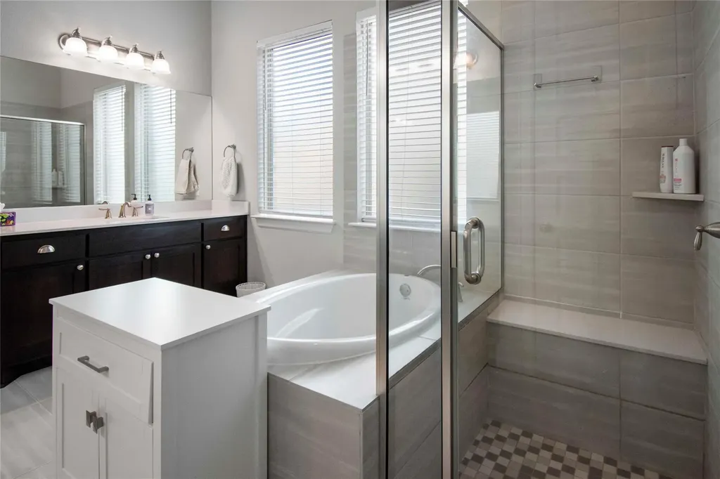 231 Village Oaks Austin TX 78737