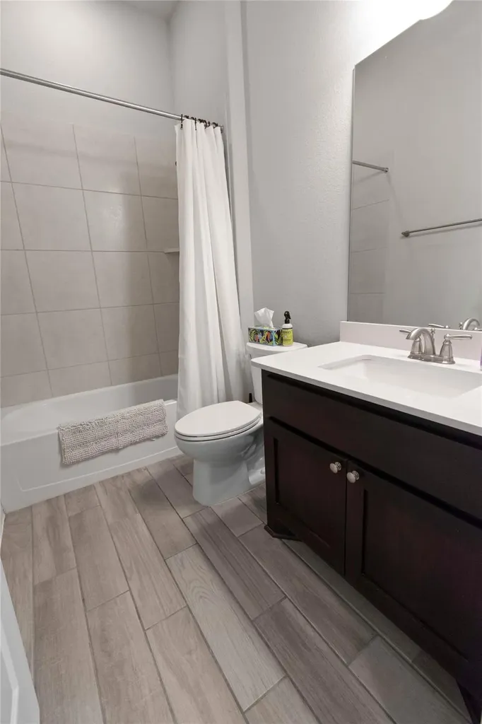 231 Village Oaks Austin TX 78737