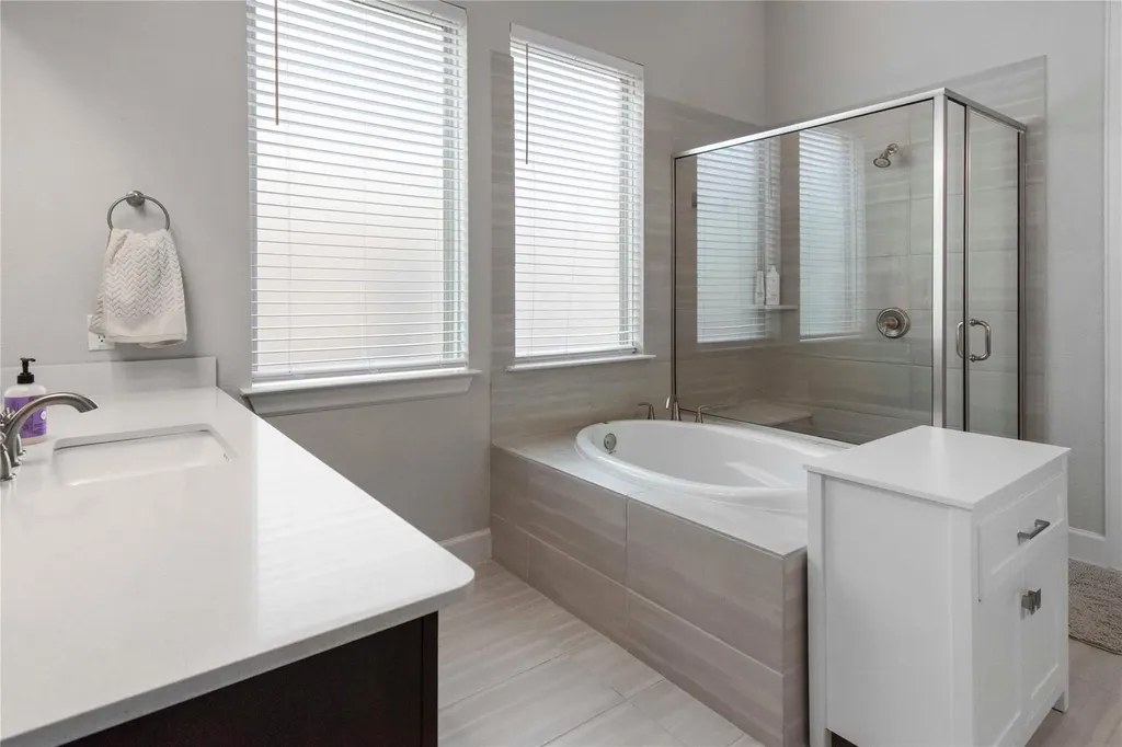 231 Village Oaks Austin TX 78737