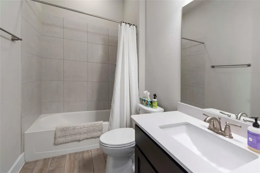 231 Village Oaks Austin TX 78737