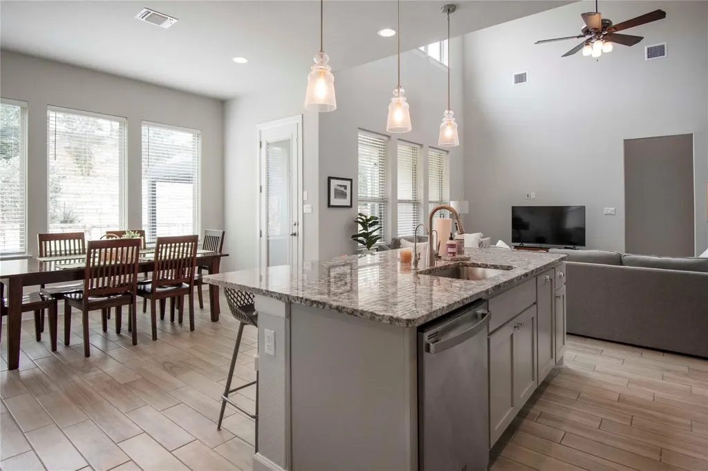 231 Village Oaks Austin TX 78737