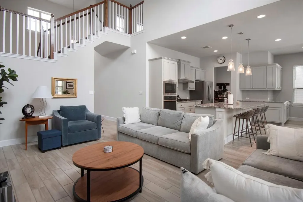 231 Village Oaks Austin TX 78737