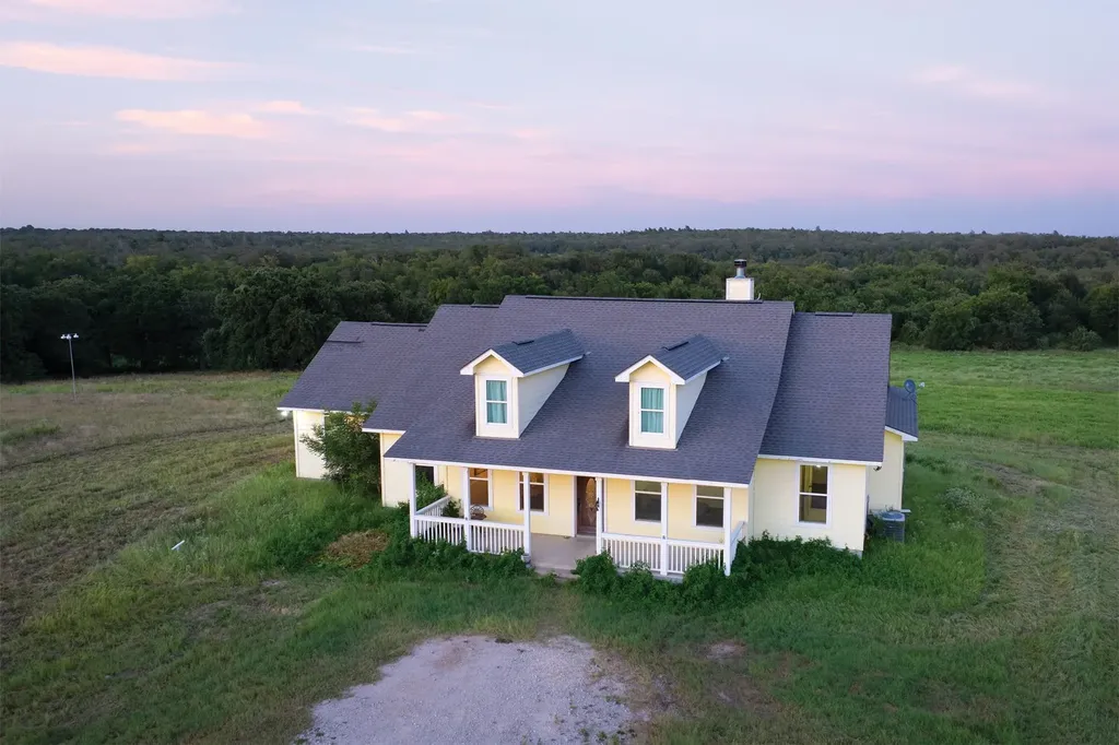 498 N County Line Road Elgin TX 78621