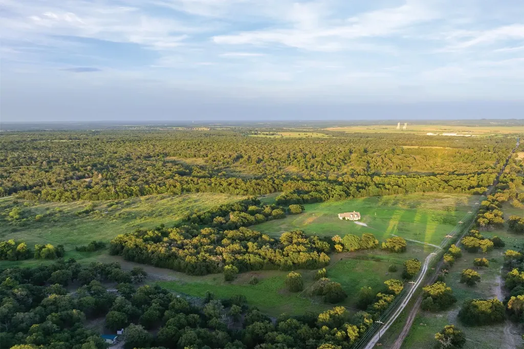 498 N County Line Road Elgin TX 78621