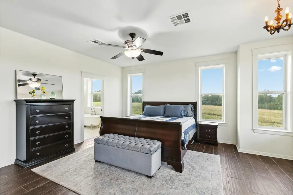 498 N County Line Road Elgin TX 78621