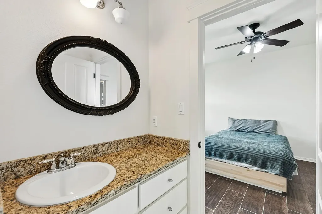 498 N County Line Road Elgin TX 78621