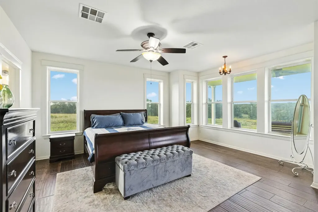 498 N County Line Road Elgin TX 78621