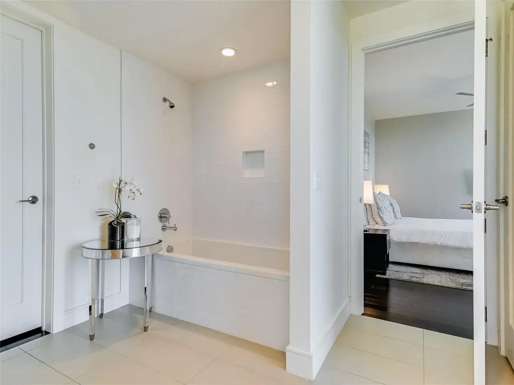222 West Avenue Austin TX 78701