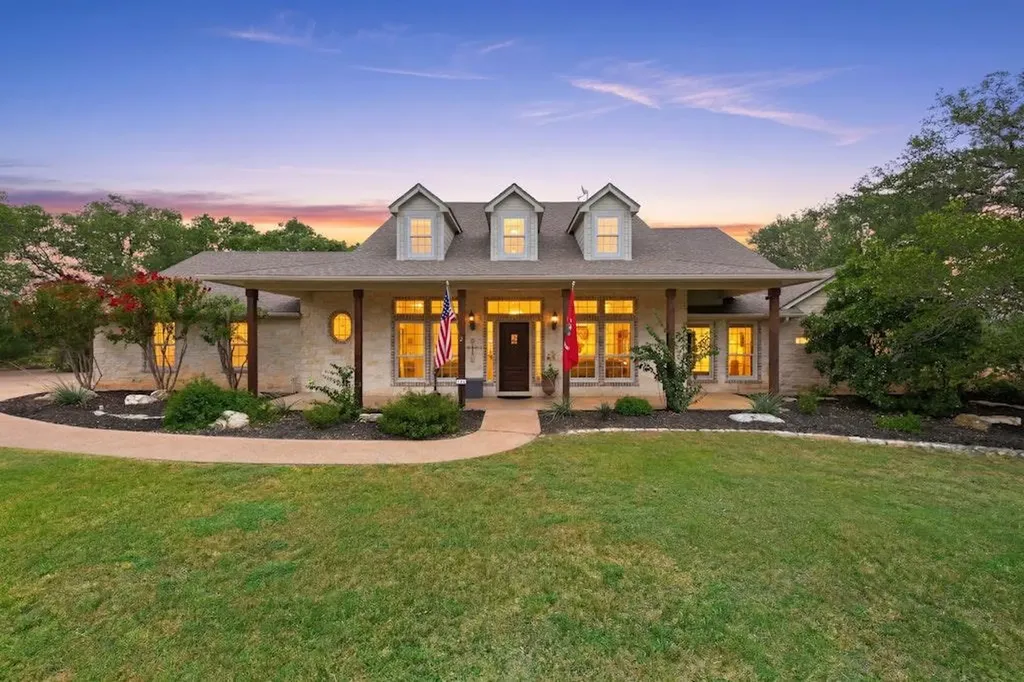 106 Double Horn Trail Spicewood TX 78669