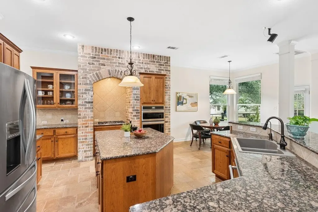 106 Double Horn Trail Spicewood TX 78669