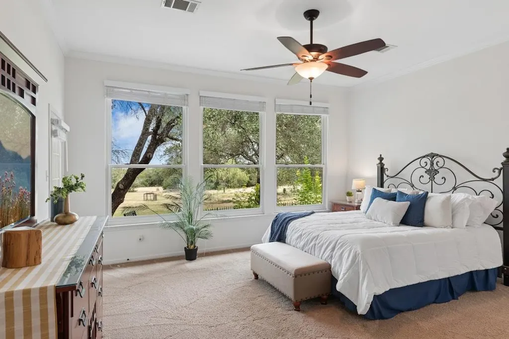 106 Double Horn Trail Spicewood TX 78669