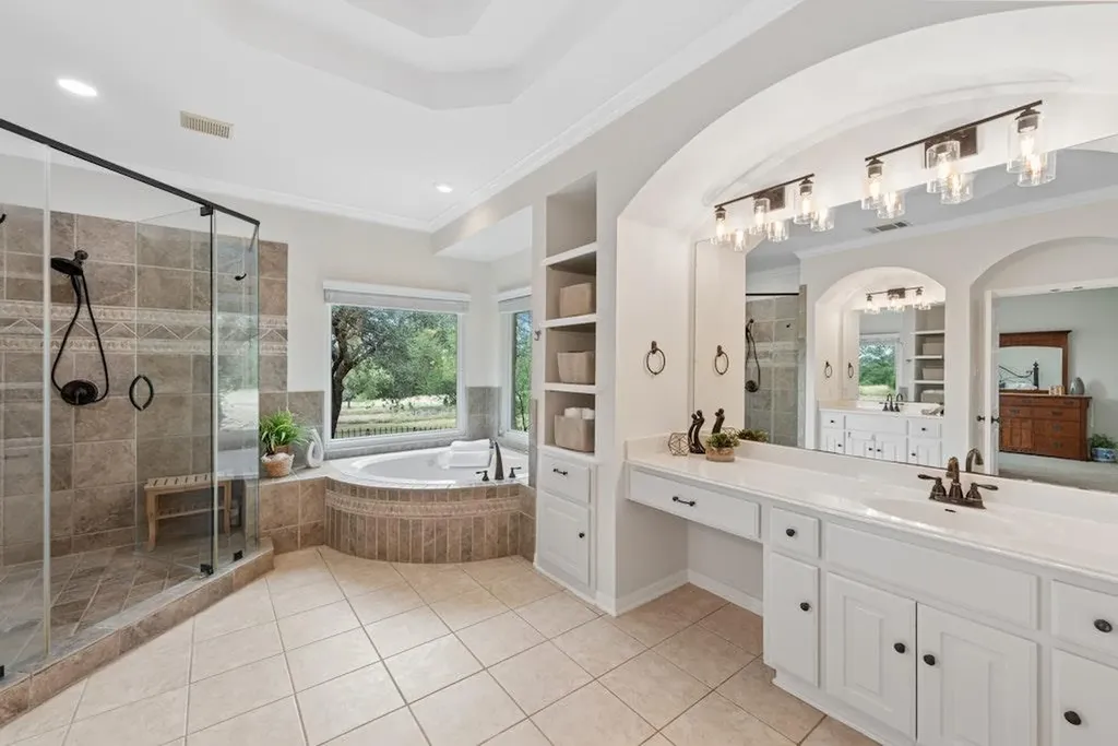106 Double Horn Trail Spicewood TX 78669