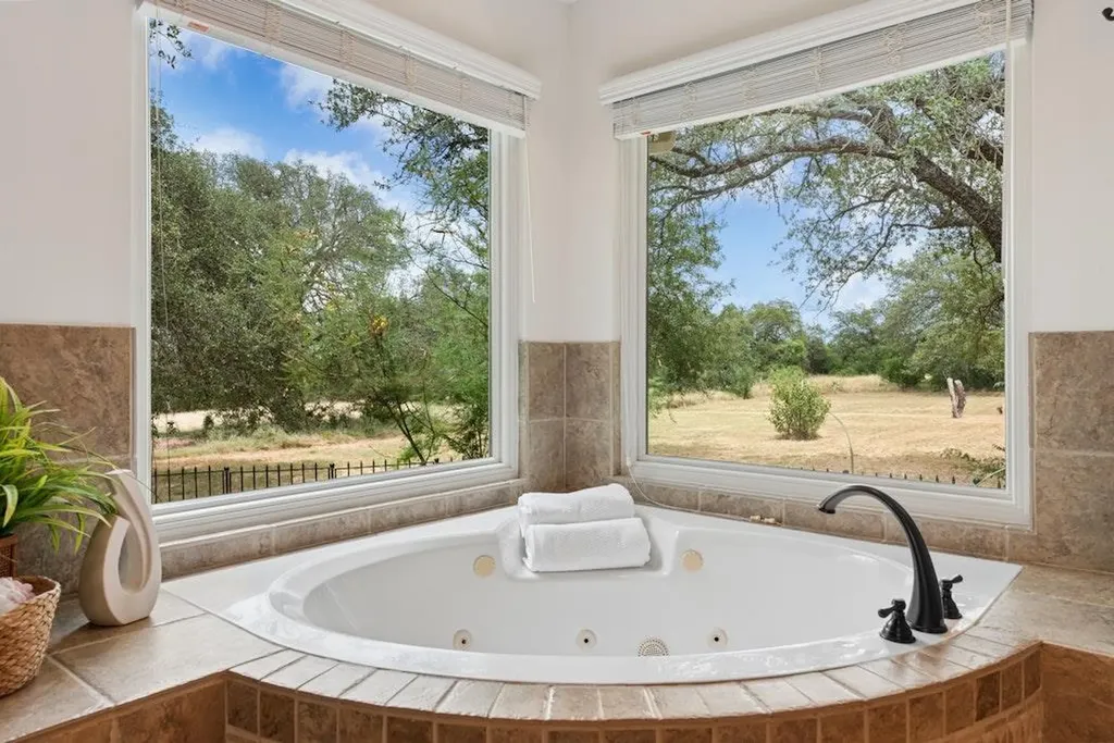 106 Double Horn Trail Spicewood TX 78669